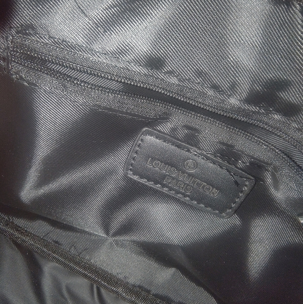 Stylish Black LV monogram unisex crossbody Bag - Picture 5 of 5